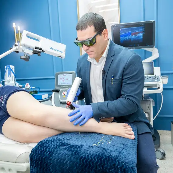 Dr. Rodrigo Valle em atendimento